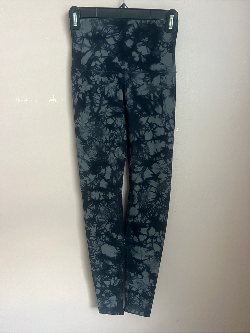 lululemon athletica women’s Black & Gray Tie-Dye Leggings